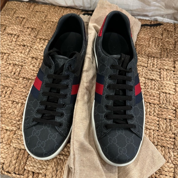 Gucci Men’s Monogram Low Top Sneakers - Picture 1 of 5